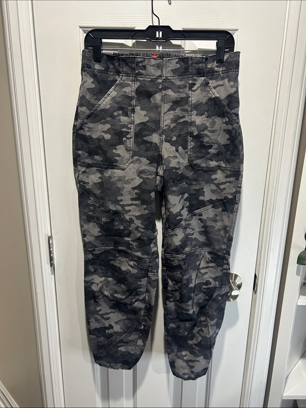 SPANX Women's Black & Gray Camo Joggers